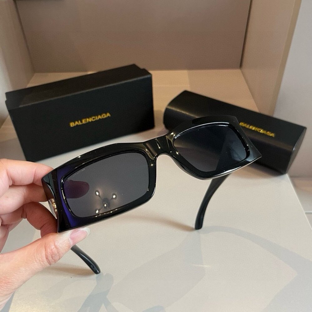 Balenciaga Dynasty rectangle sunglasses in black with gold hardware π - Picture 6 of 6